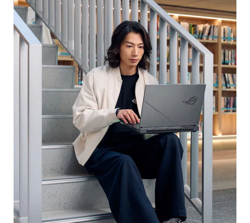 ASUS ROG Strix G18 G814 AMD Ryzen 9 8940HX 32 GB DDR5 RAM 2 TB SSD NVIDIA GeForce RTX 5070 8GB GDDR7 18" 2.5K Wi-Fi 6E Windows 11 Pro - 18